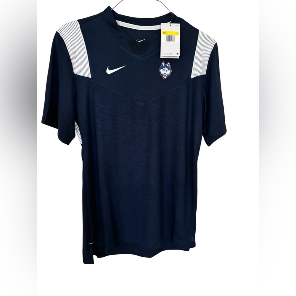 Mens UCONN Nike football shirt
